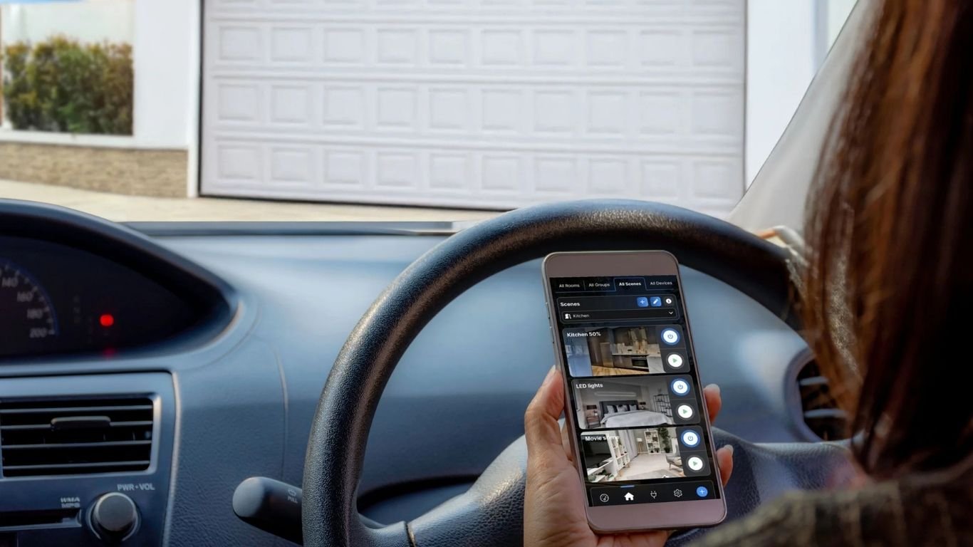 Porte de garage connectée : comment vérifier et contrôler son garage à distance ?